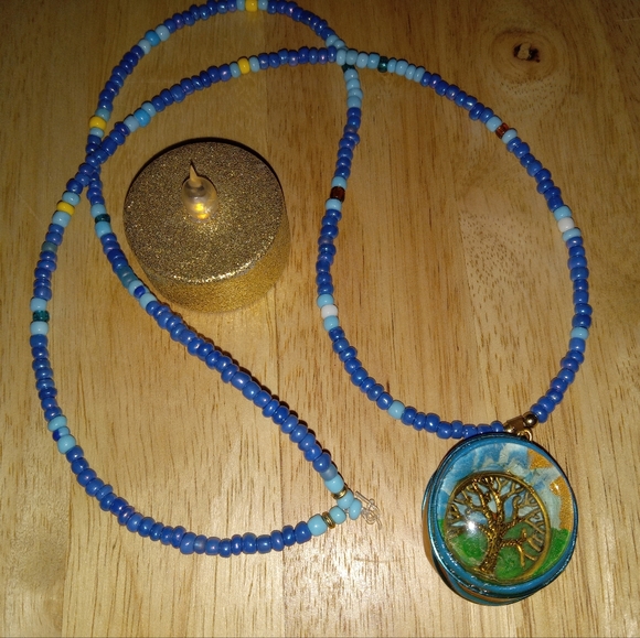 Tree of life on a necklace - Picture 2 of 4